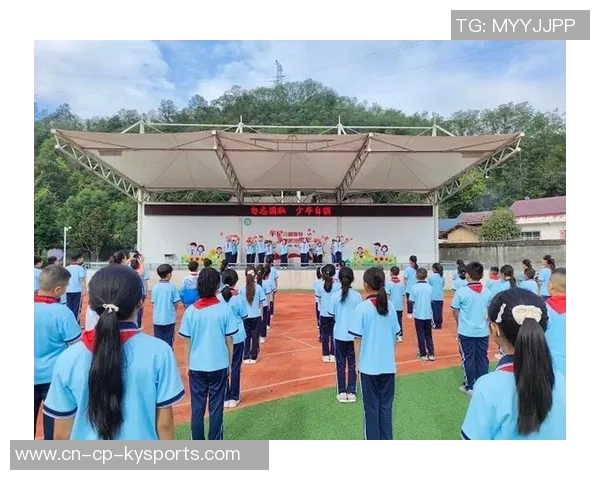 天下足球归属与家园情怀的深刻探讨与反思 天下足球归属与家园情怀的深刻探讨与反思